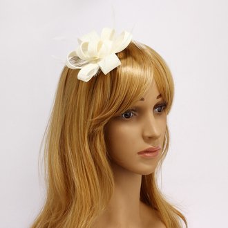 AGF00213 - Ivory Feather & Flower Fascinator On Clip