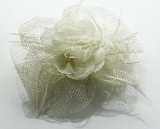 LSH0079- Ivory Feather & Flower Fascinator on Comb