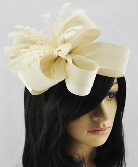 LSH00179-  Ivory Feather & Flower Fascinator